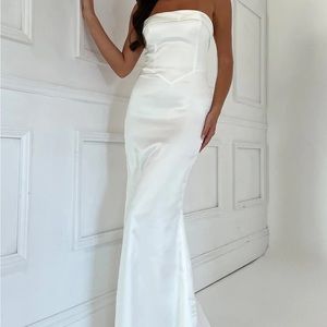 MESHKI KAITLIN
Strapless Gown - White